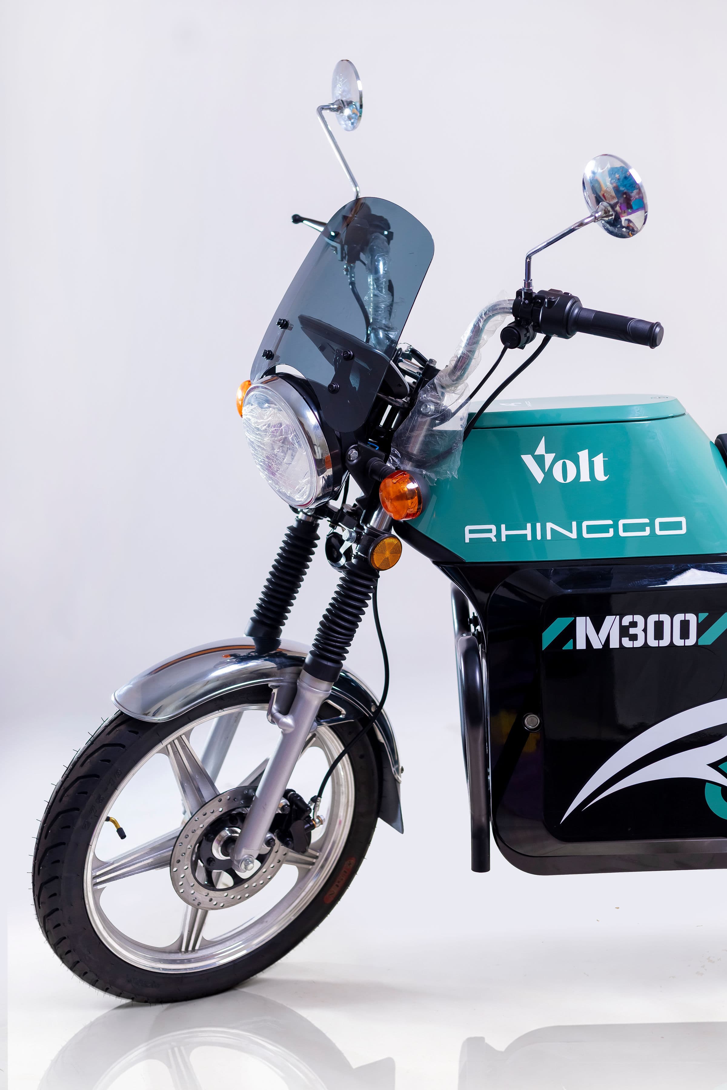 Rhinggo M300 front studio view