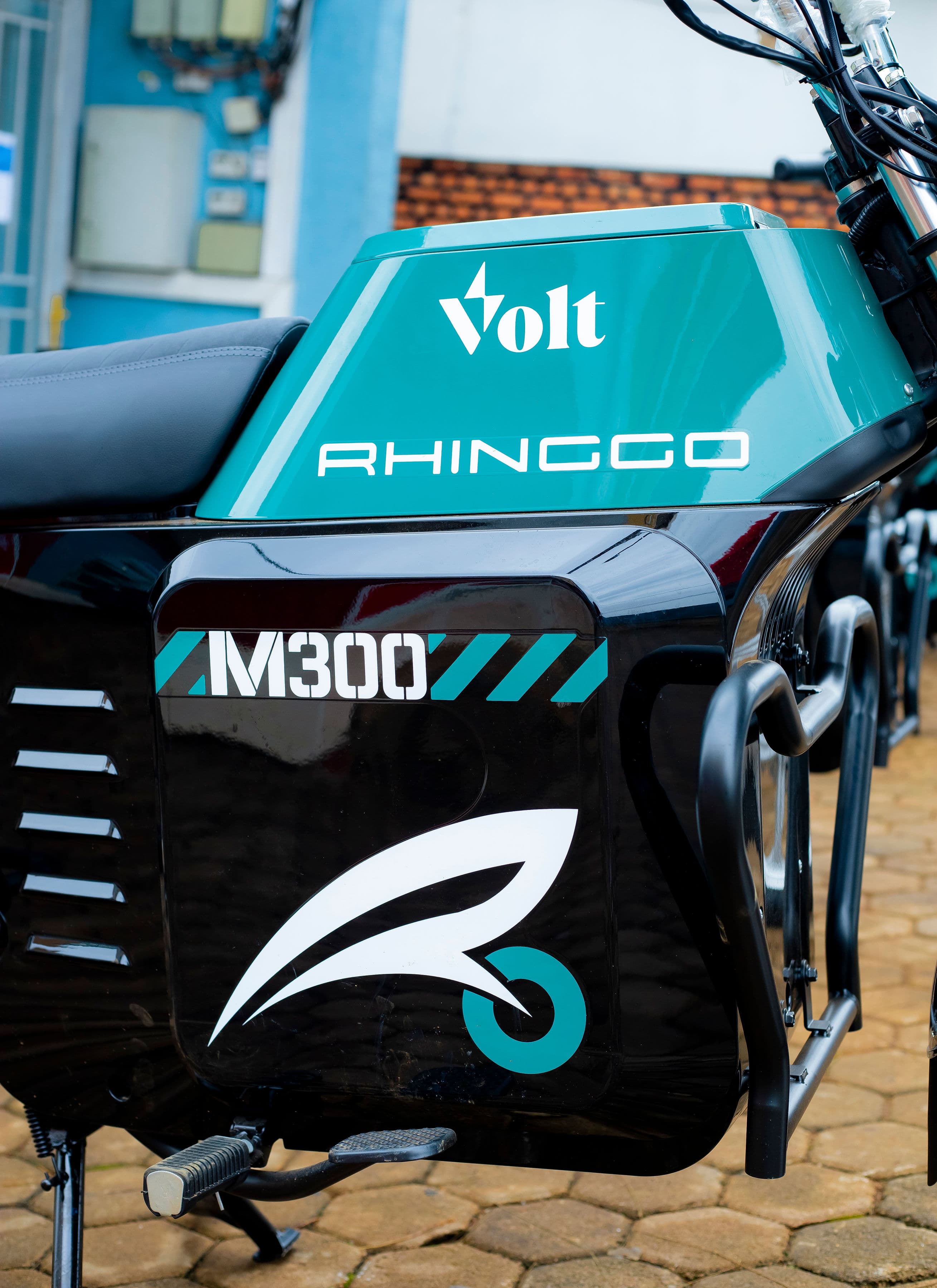 Rhinggo M300 headlight outdoors